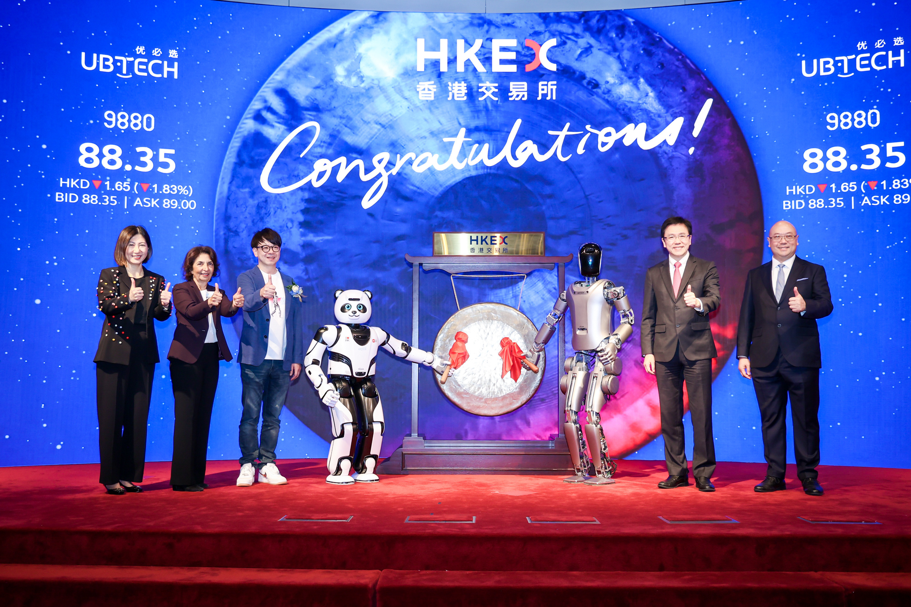 全球首次！人形机器人敲锣，优必选在港交所主板挂牌上市