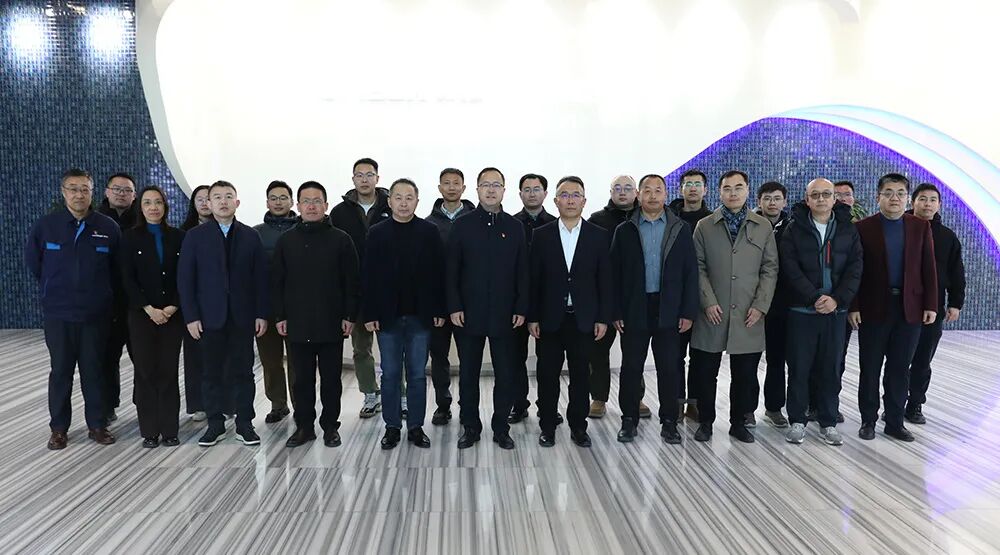 大连理工大学代表团莅临新松公司参观调研